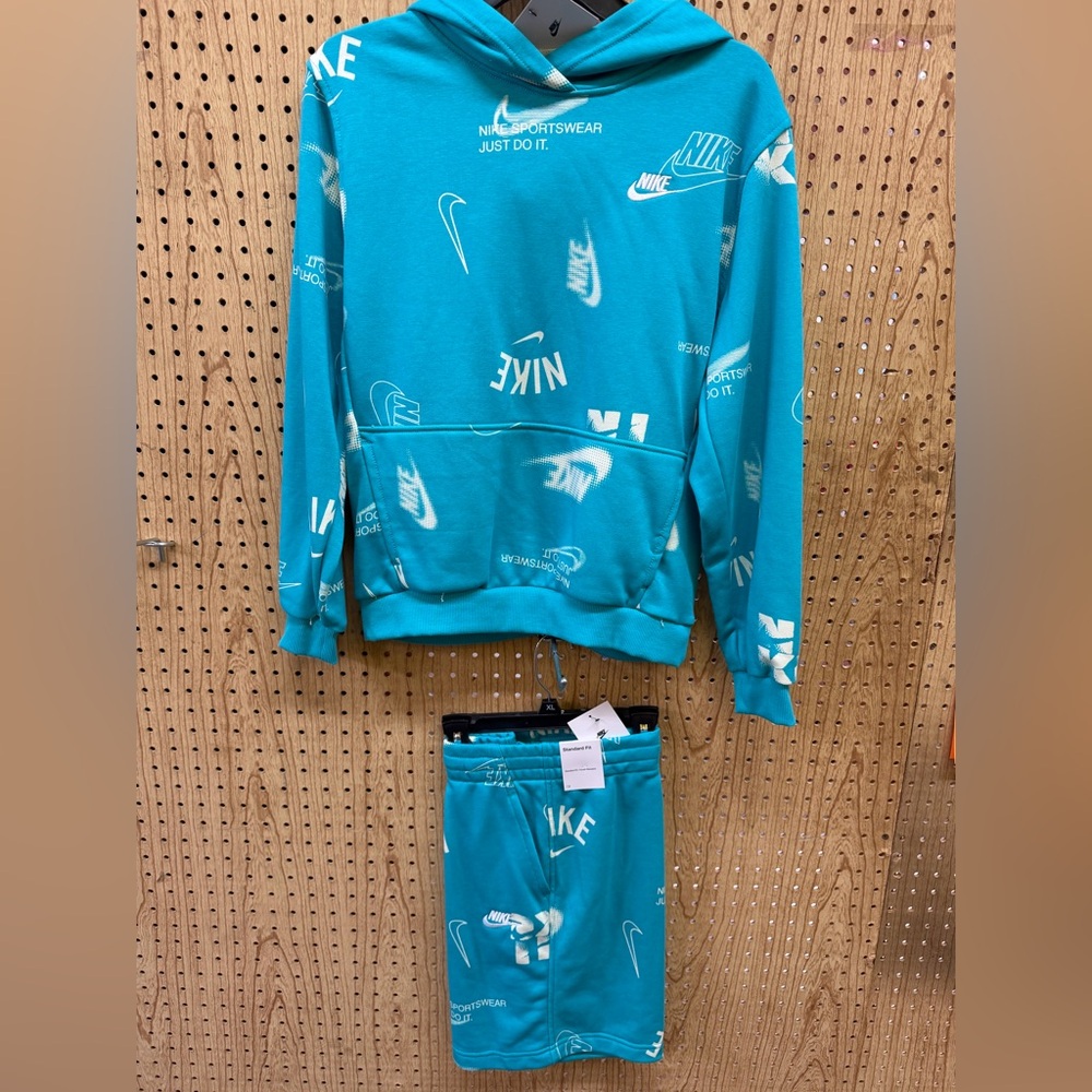 Nike Hoodie & short Set kids X-Large 18/20 new with tags